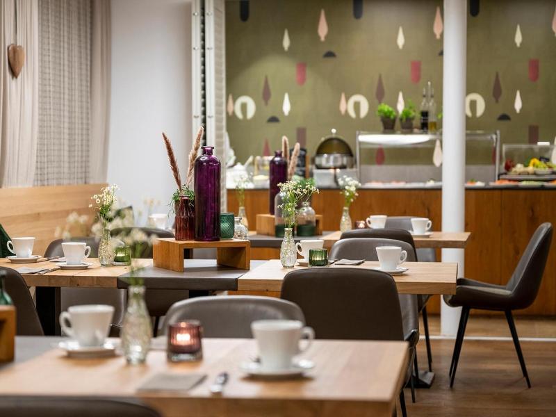 Hotel Wirtshaus Sattlerwirt image