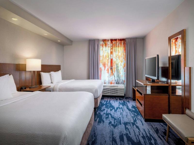 DOUBLE TWO QUEEN BEDS