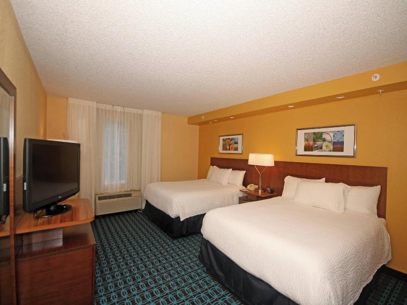DOUBLE TWO QUEEN BEDS