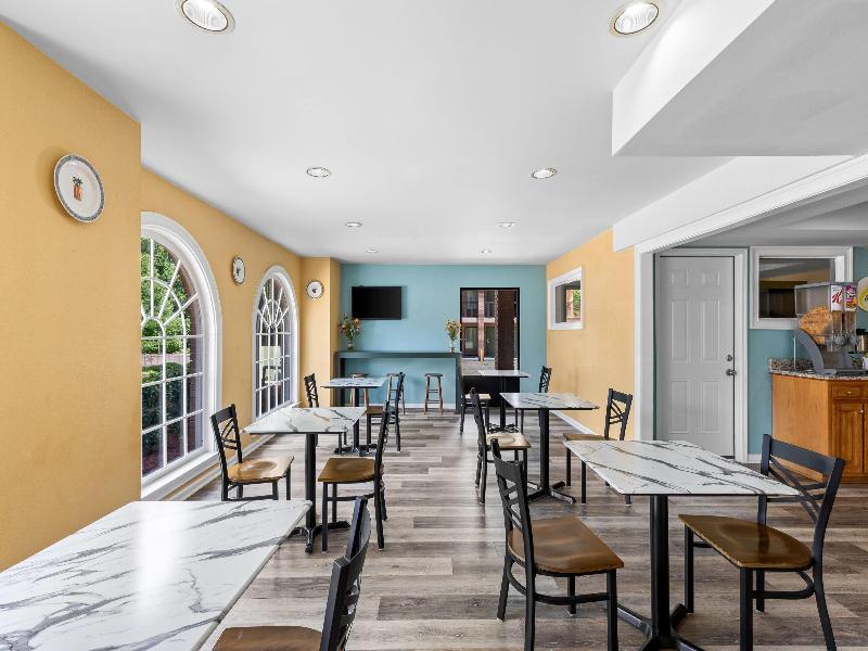 Super 8 by Wyndham Acworth/Atlanta Area image