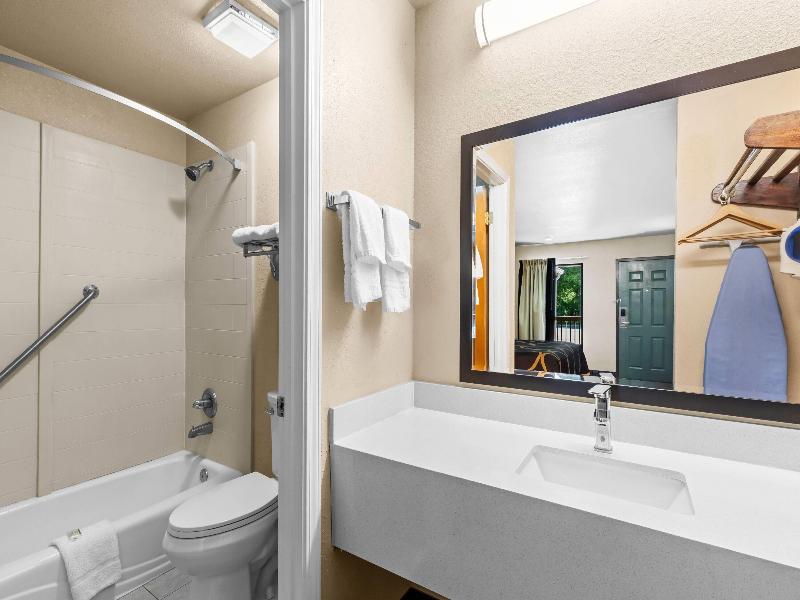 Super 8 by Wyndham Acworth/Atlanta Area image