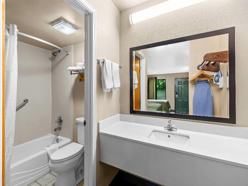 Super 8 by Wyndham Acworth/Atlanta Area image