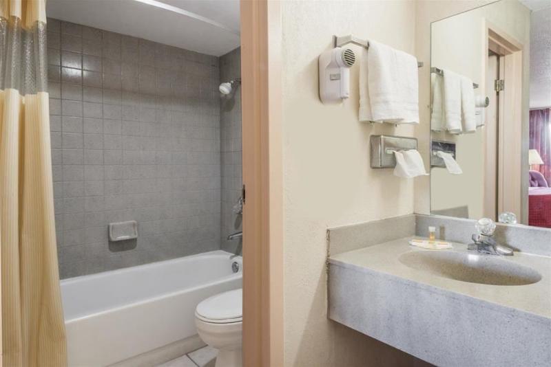 Red Roof Inn Portsmouth - Wheelersburg image
