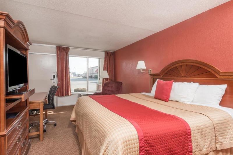 Red Roof Inn Portsmouth - Wheelersburg image