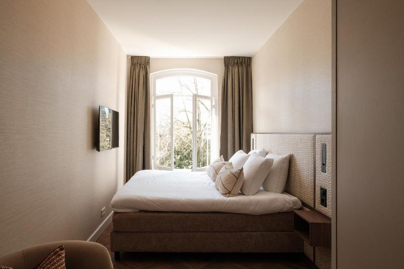 Amsterdam Parklane image