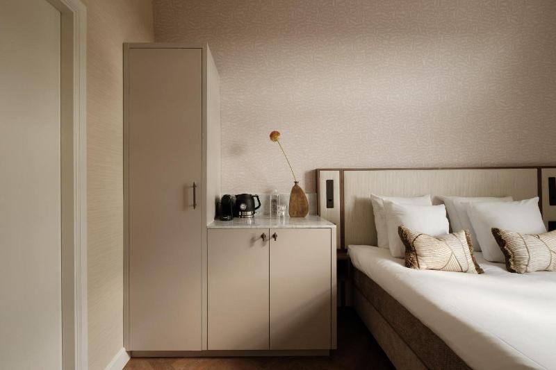 Amsterdam Parklane image