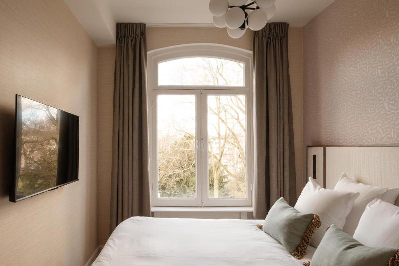 Amsterdam Parklane image