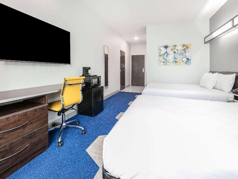 Microtel Inn And Suites By Wyndham Austin Airport image