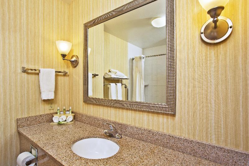 Holiday Inn Express & Suites Anderson By IHG photo 14