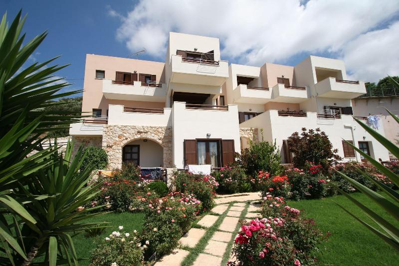 Kavoussi Resort image