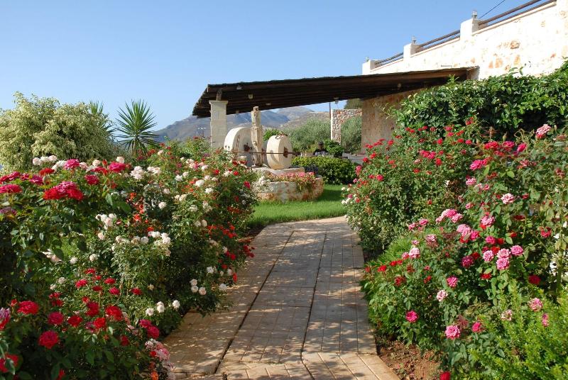 Kavoussi Resort image