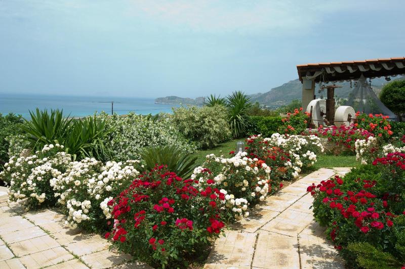 Kavoussi Resort image