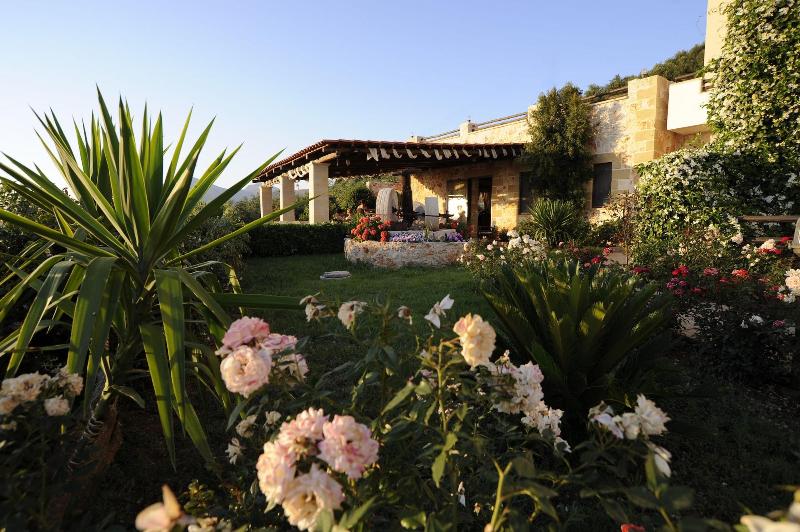Kavoussi Resort image