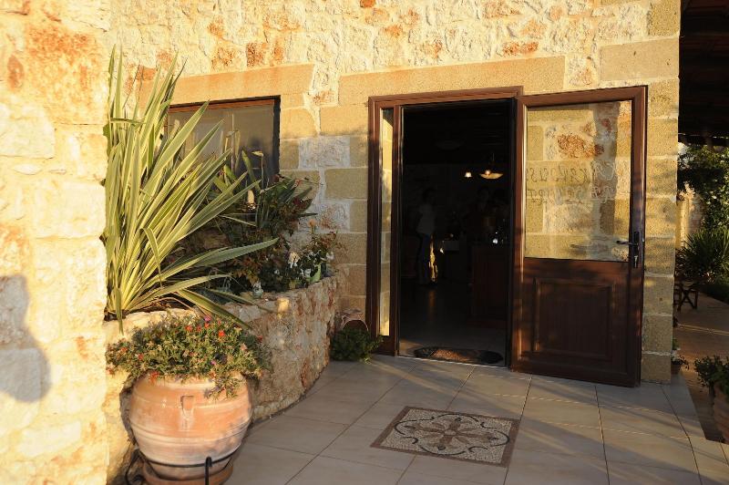 Kavoussi Resort image