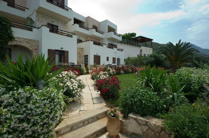 Kavoussi Resort image