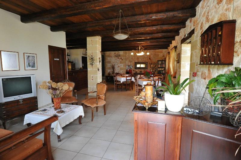 Kavoussi Resort image