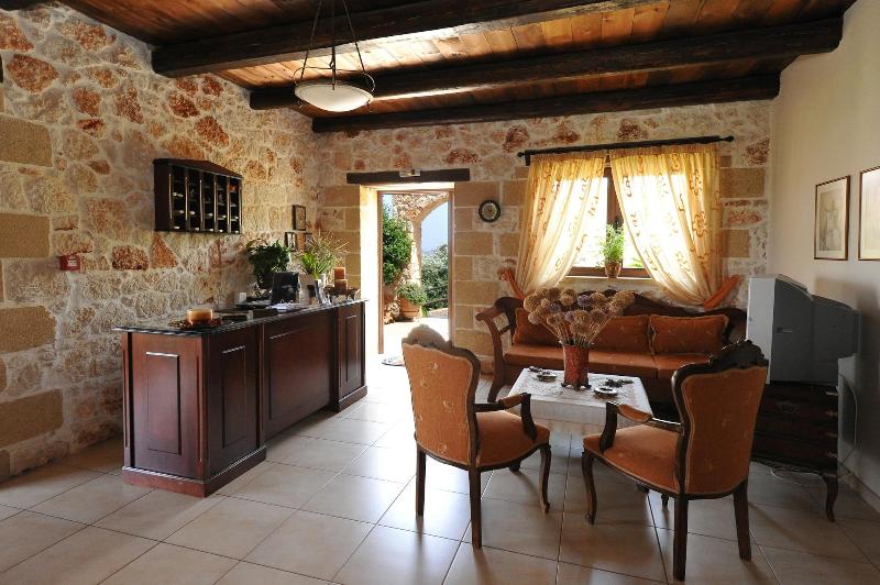 Kavoussi Resort image