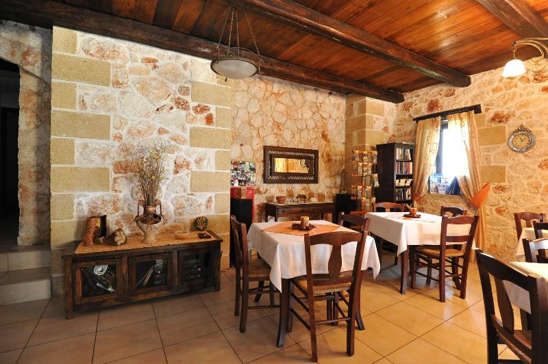 Kavoussi Resort image
