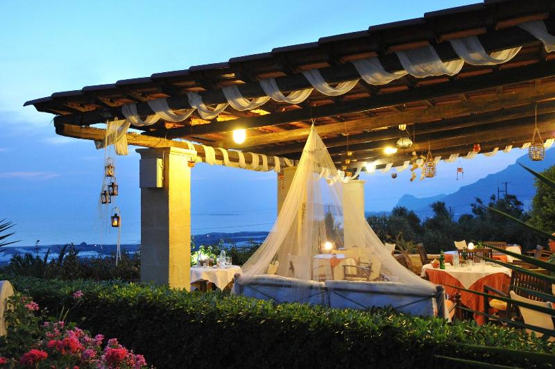Kavoussi Resort image