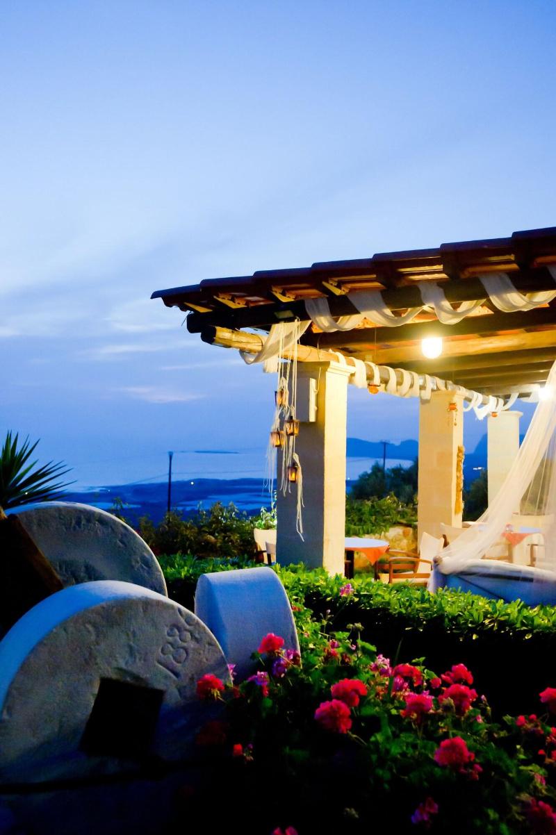 Kavoussi Resort image