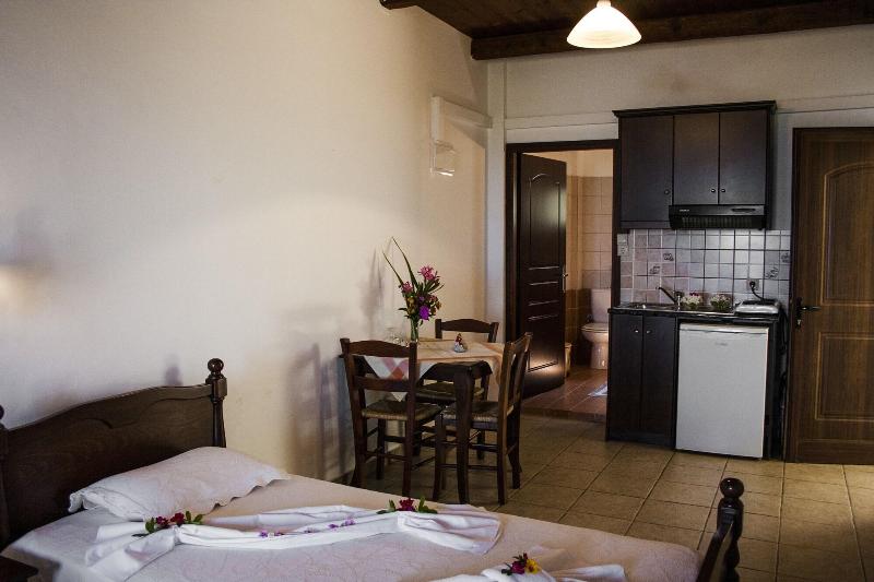 Kavoussi Resort image