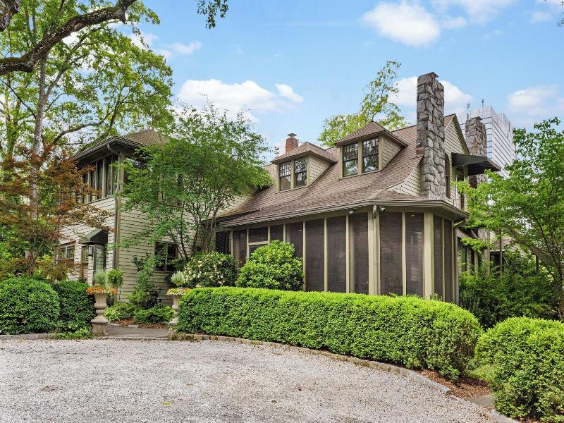 Stonehurst Place image