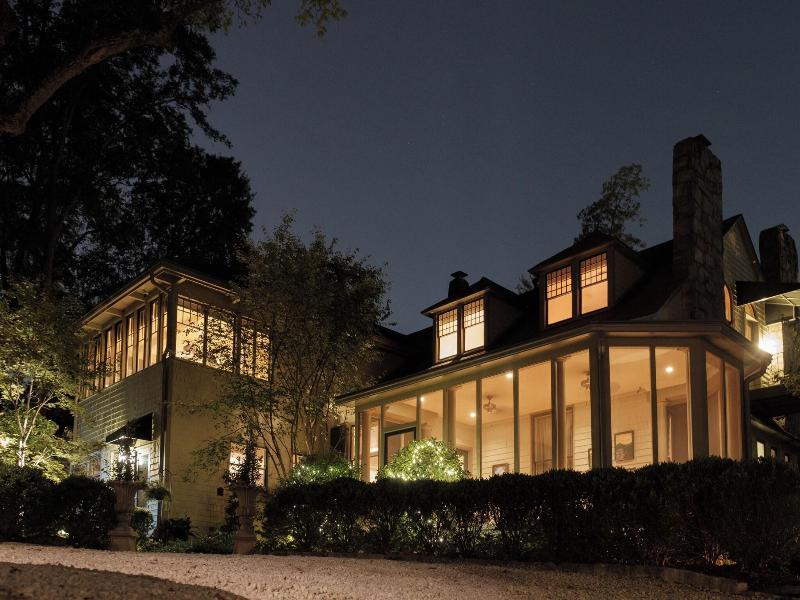 Stonehurst Place image