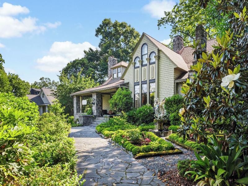 Stonehurst Place image