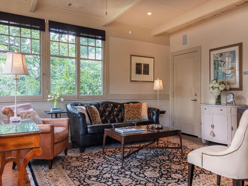 Stonehurst Place image