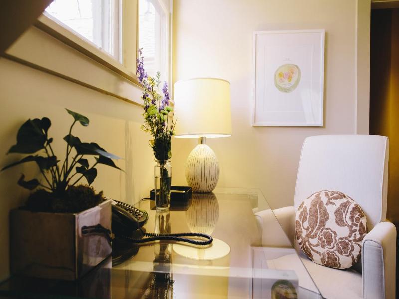 Stonehurst Place image