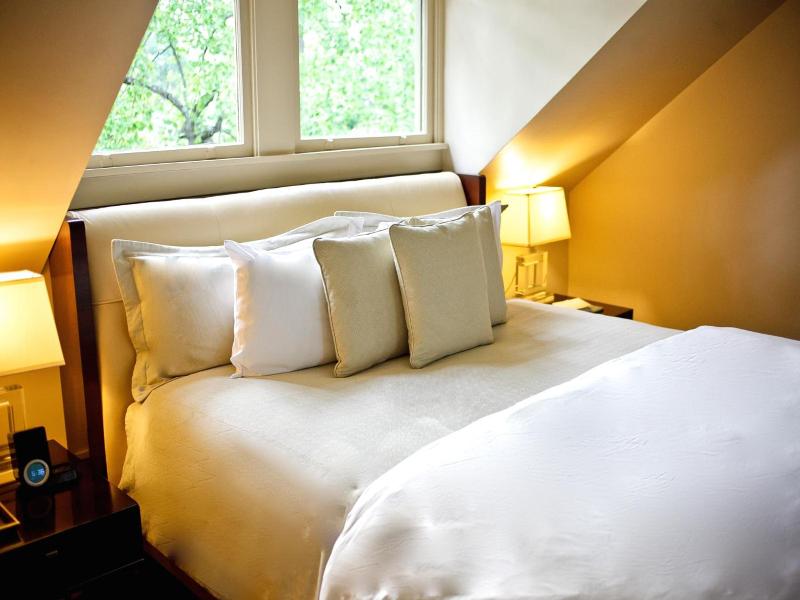 Stonehurst Place image