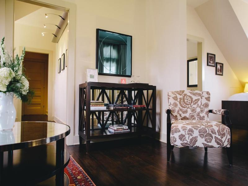 Stonehurst Place image