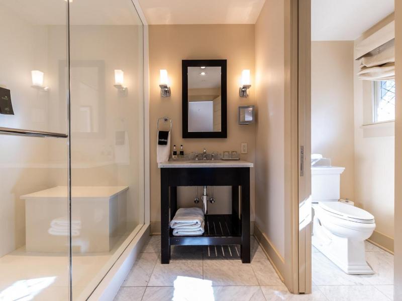 Stonehurst Place image