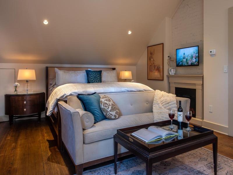 Stonehurst Place image