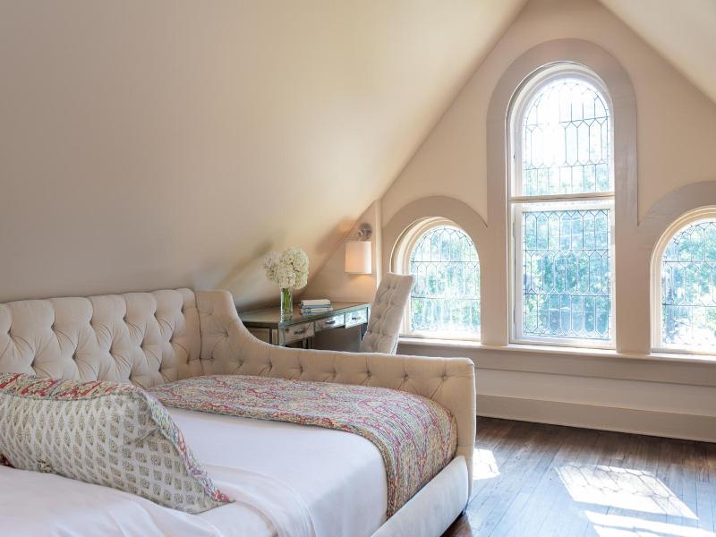 Stonehurst Place image