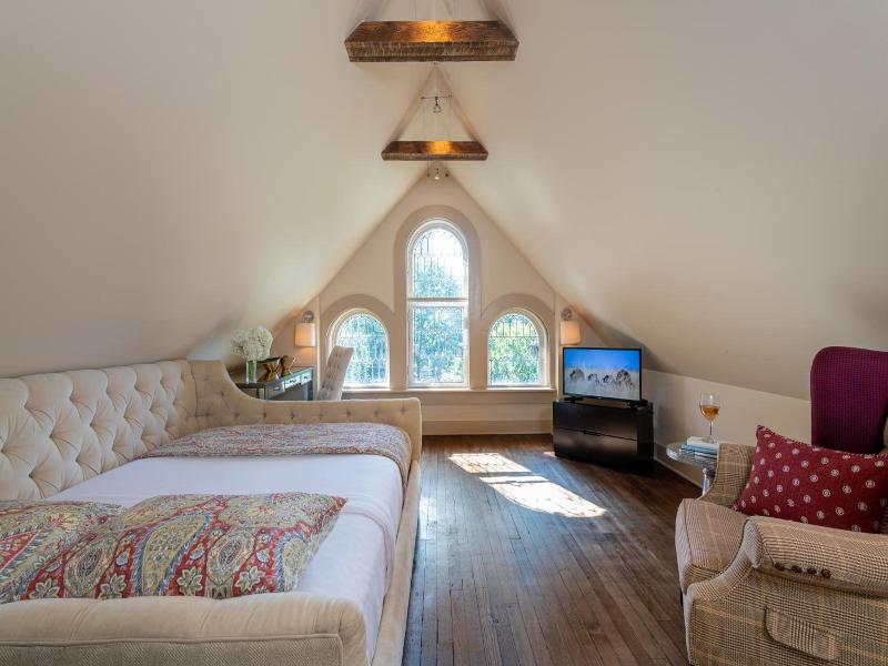Stonehurst Place image