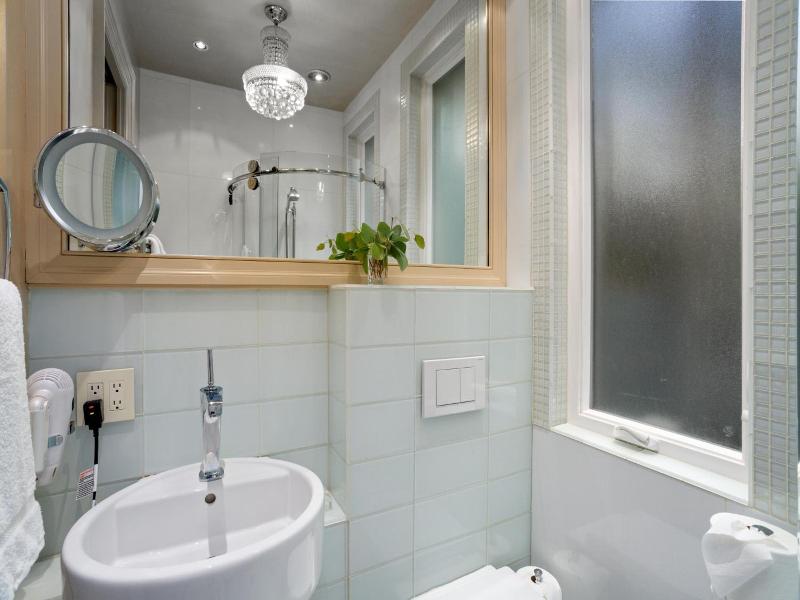 Stonehurst Place image