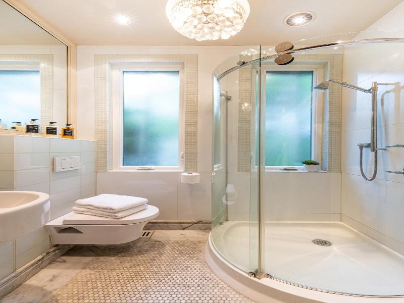 Stonehurst Place image