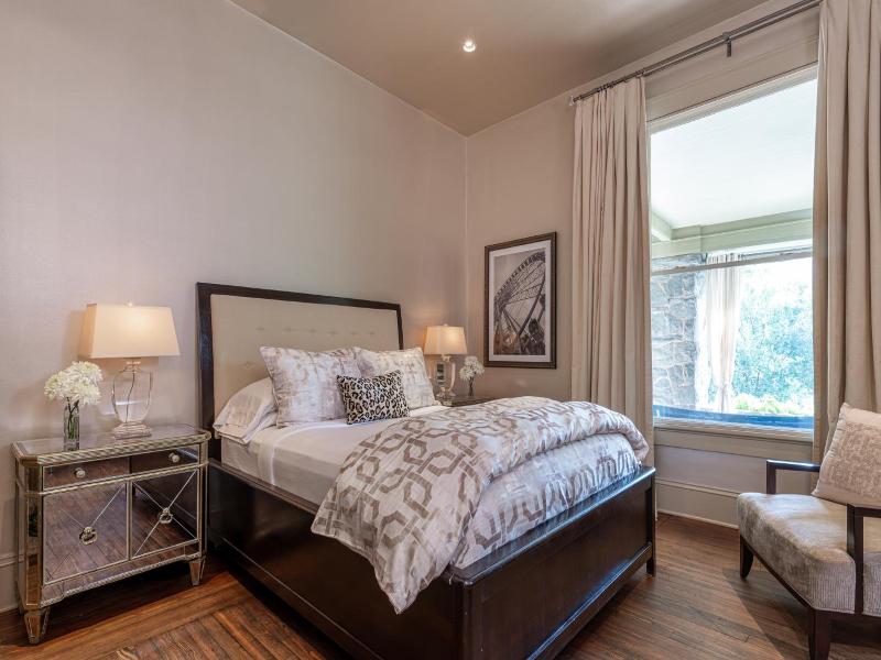Stonehurst Place image