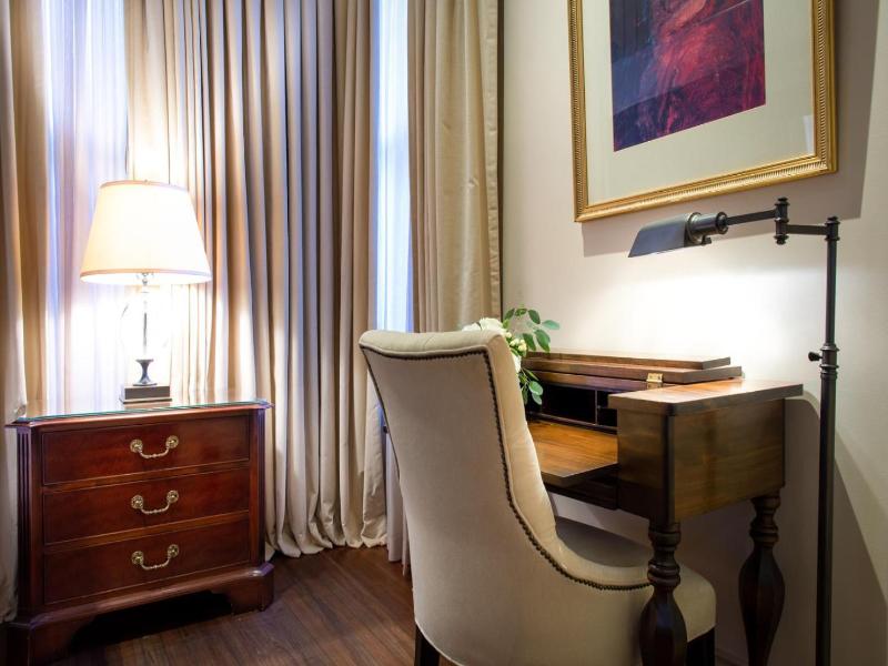 Stonehurst Place image