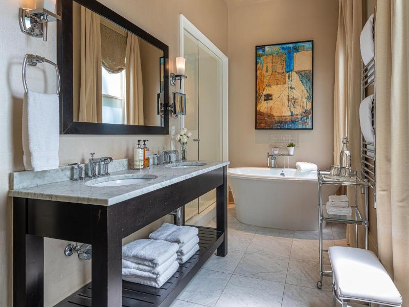 Stonehurst Place image
