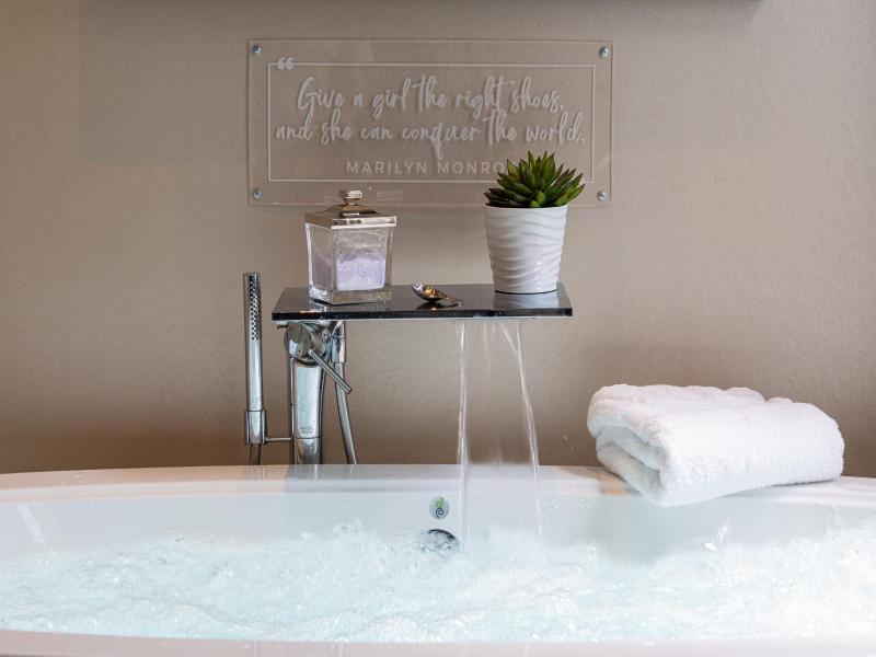 Stonehurst Place image