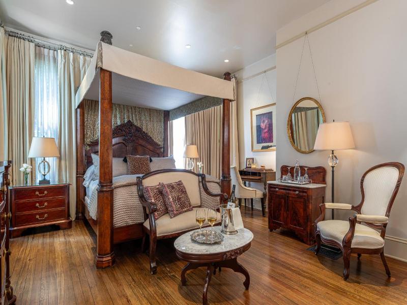 Stonehurst Place image