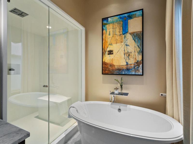Stonehurst Place image