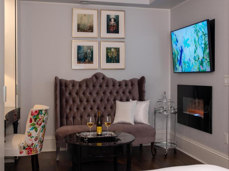 Stonehurst Place image