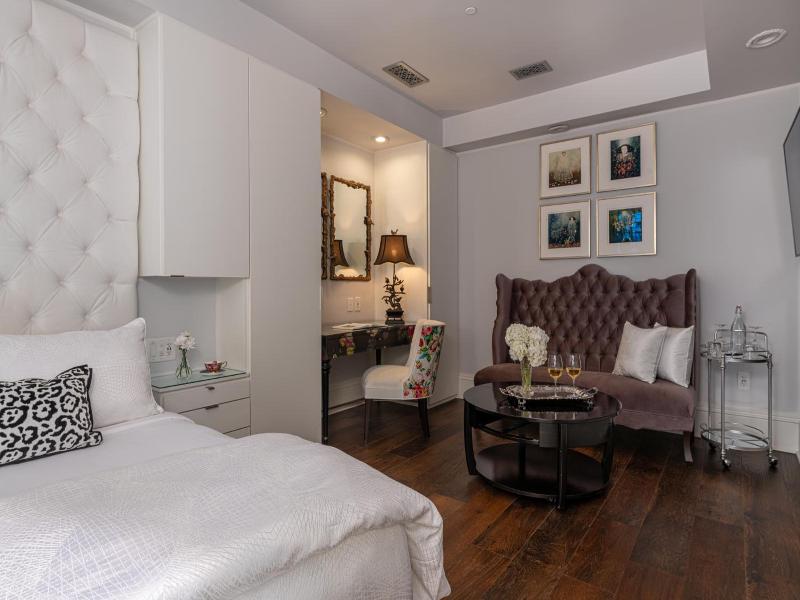 Stonehurst Place image