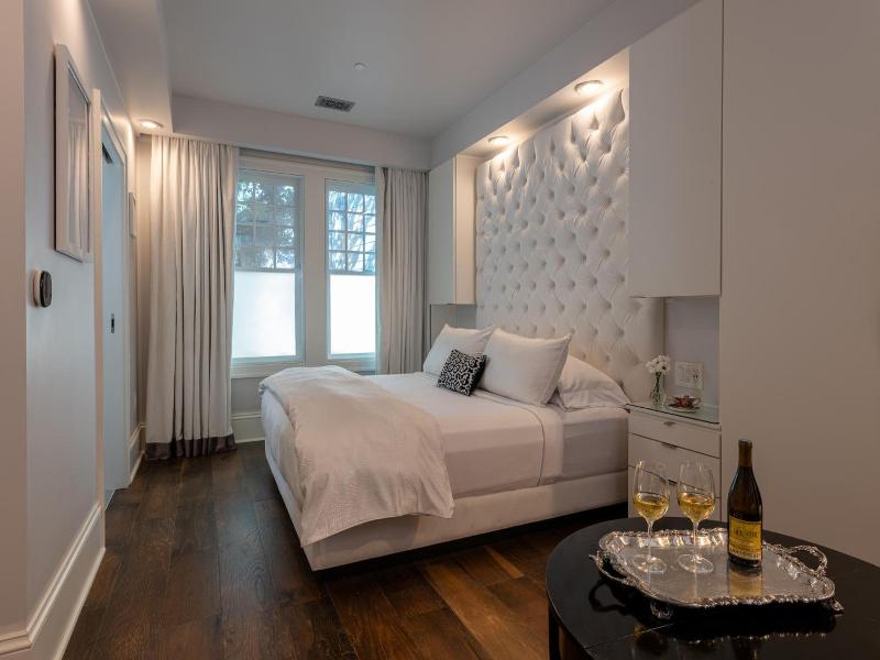 Stonehurst Place image