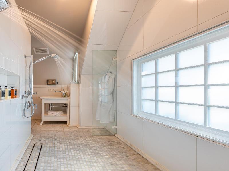 Stonehurst Place image