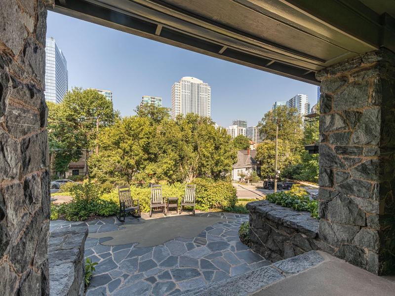 Stonehurst Place image