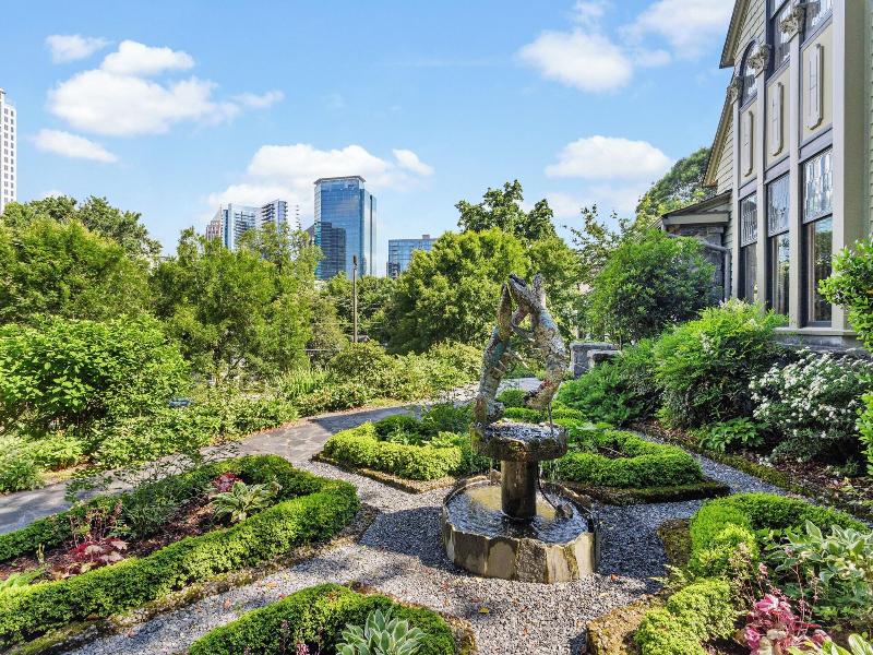 Stonehurst Place image